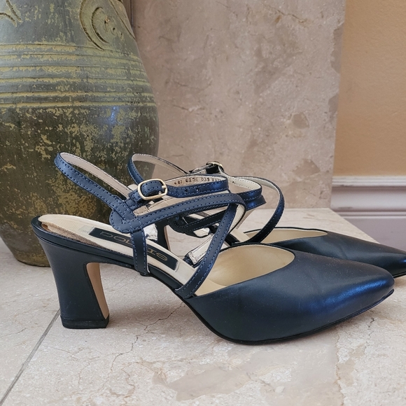 DOLCIS Navy Heels - Picture 4 of 9